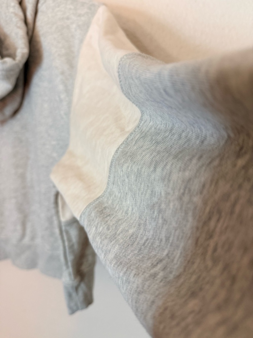 Nike Cropped Hoodie Women’s XS Gray Cream Colorblock Multicolor Logo Sweatshirt - Picture 8 of 8